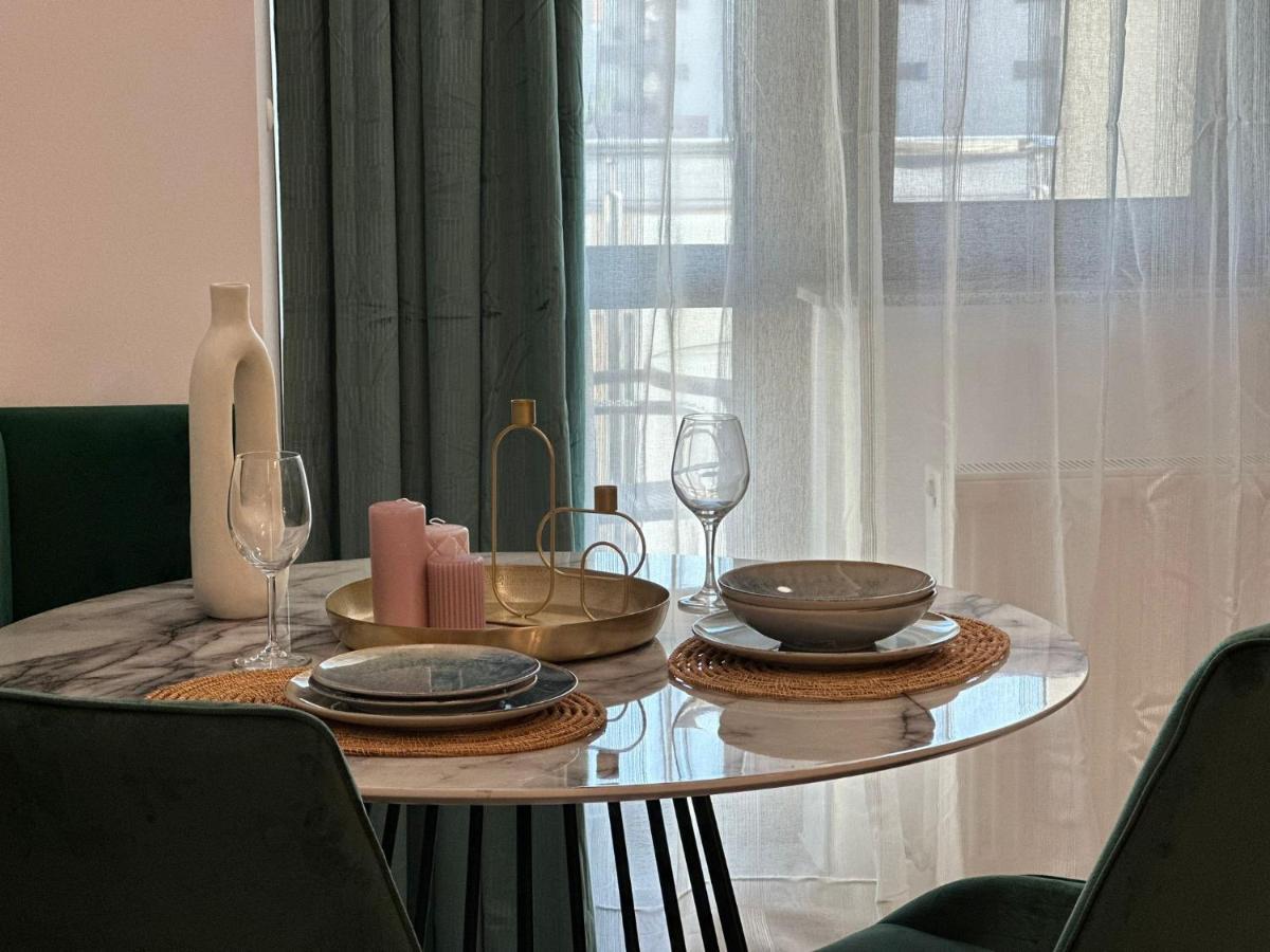 Lazar Towers Studios & Apartments Near Palas Iasi Luaran gambar
